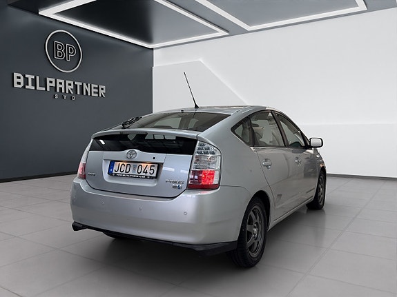 Toyota Prius 5 of 14