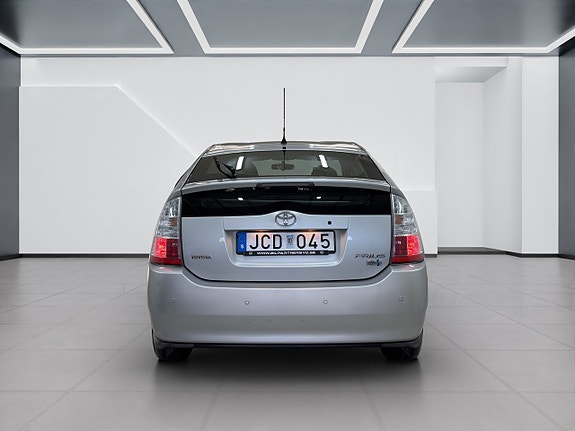 Toyota Prius 6 of 14