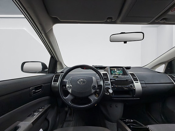 Toyota Prius 11 of 14