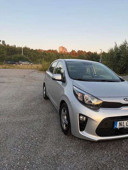 Kia Picanto 2 of 7