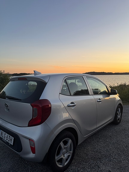Kia Picanto 3 of 7