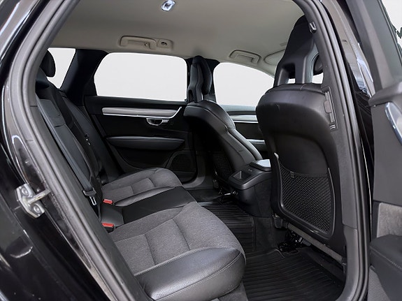 Volvo V90 Cross Country 9 of 17