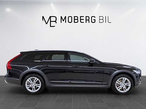 Volvo V90 Cross Country 3 of 17