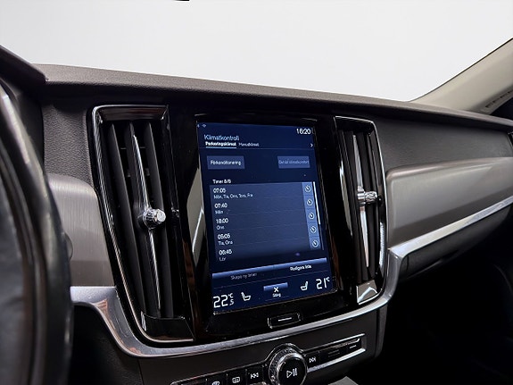 Volvo V90 Cross Country 13 of 17