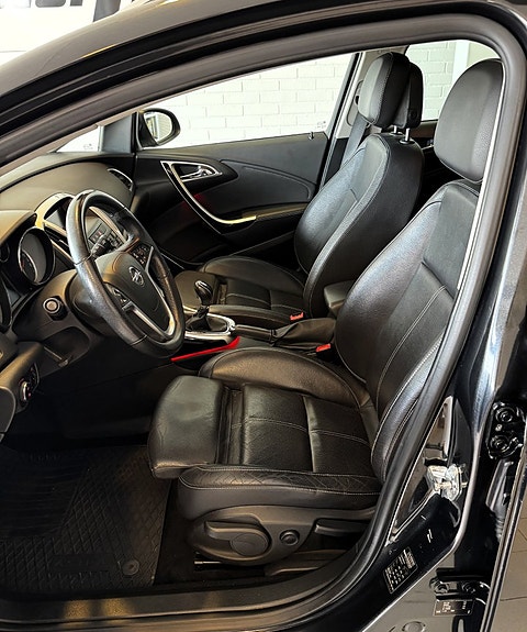Opel Astra 13 of 14