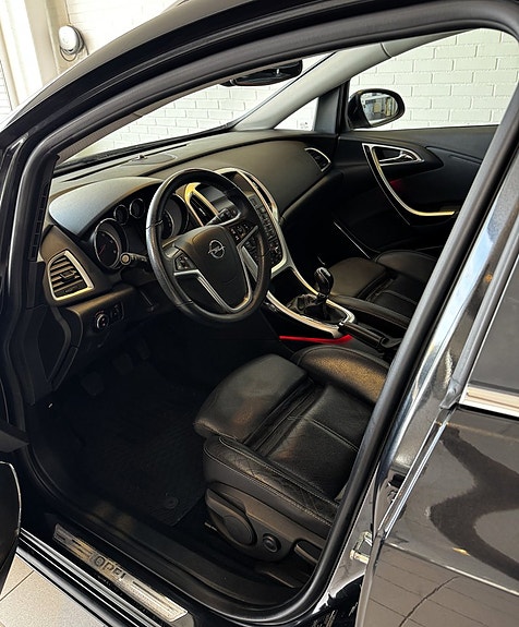 Opel Astra 12 of 14