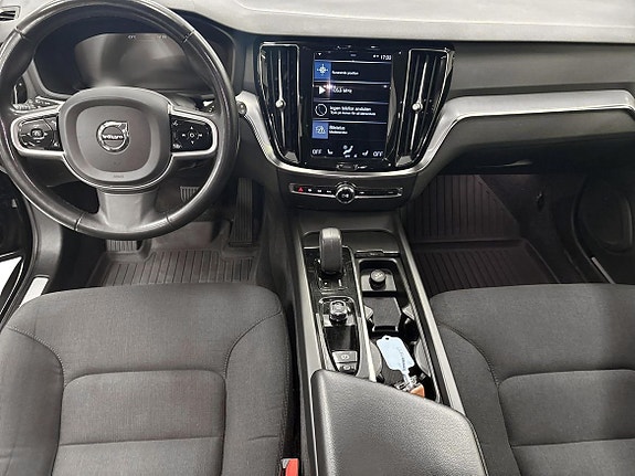 Volvo V60 Cross Country 8 of 12