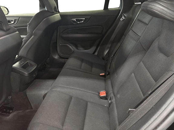 Volvo V60 Cross Country 7 of 12