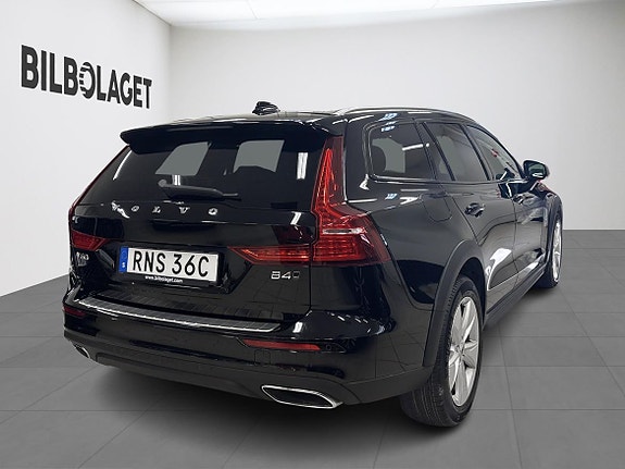 Volvo V60 Cross Country 4 of 12
