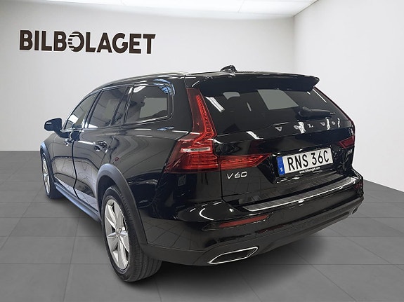 Volvo V60 Cross Country 3 of 12