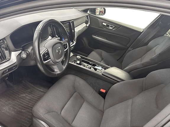 Volvo V60 Cross Country 6 of 12