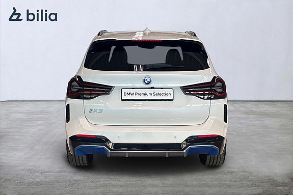 BMW iX3 4 of 19