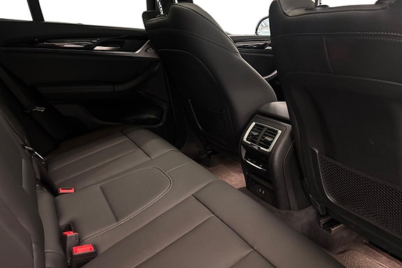 BMW iX3 7 of 19