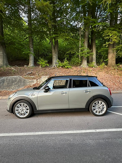 MINI Cooper 2 of 8