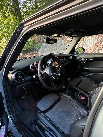 MINI Cooper 6 of 8