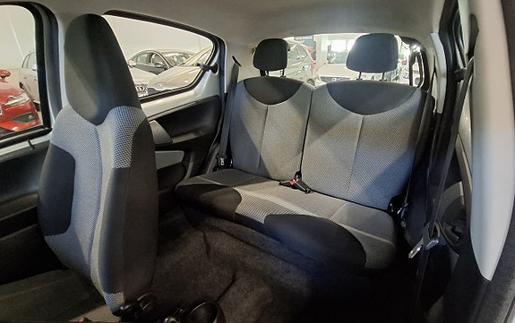 Toyota Aygo 15 of 19