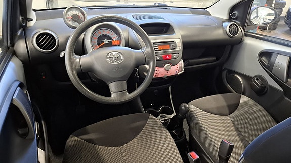 Toyota Aygo 2 of 19