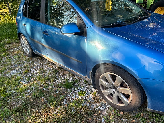 Volkswagen Golf V 3 of 3