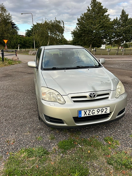 Toyota Corolla 3 of 6