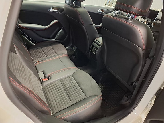 Mercedes-Benz B180 13 of 15