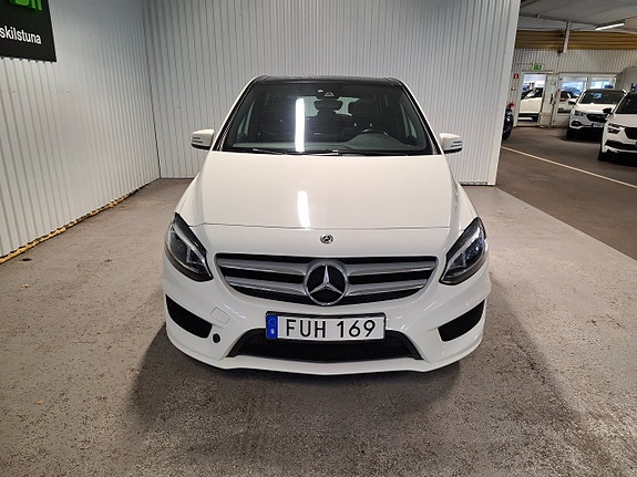 Mercedes-Benz B180 2 of 15