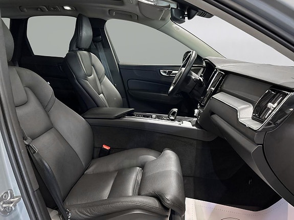 Volvo XC60 16 of 23