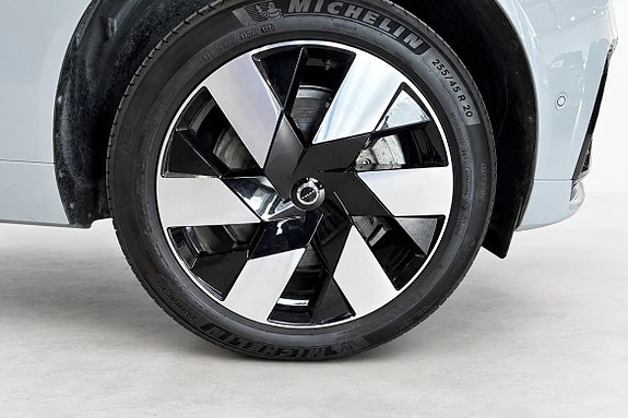 Volvo XC60 14 of 23