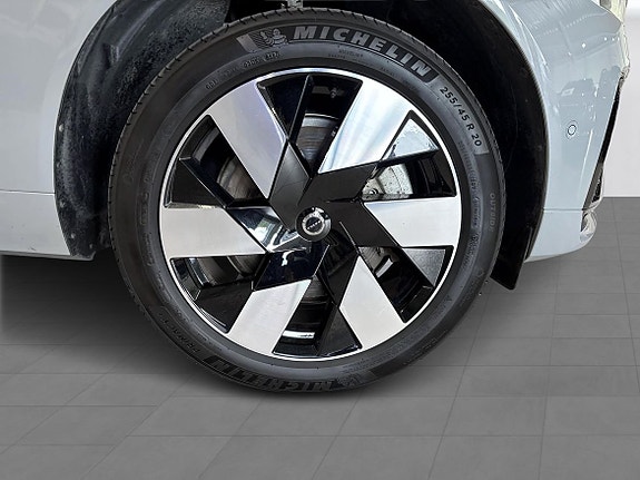 Volvo XC60 14 of 23