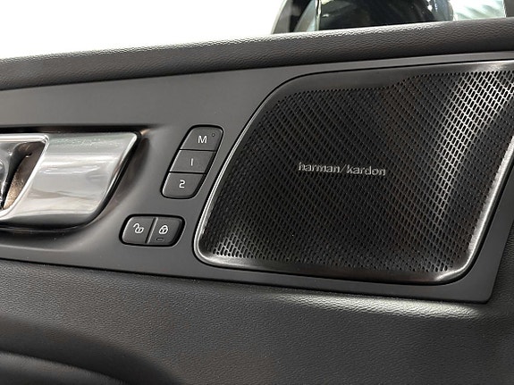 Volvo XC60 19 of 23