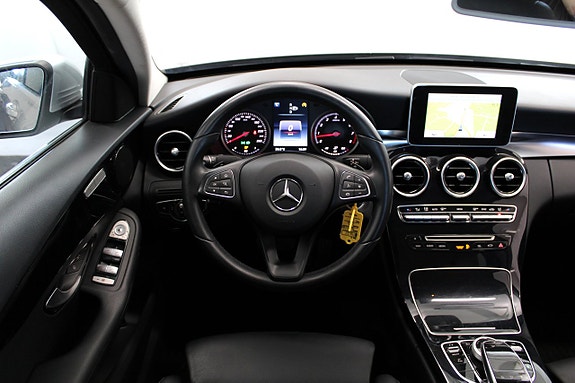 Mercedes-Benz C180 13 of 26