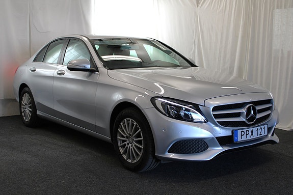Mercedes-Benz C180 2 of 26