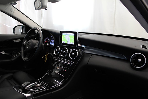 Mercedes-Benz C180 9 of 26