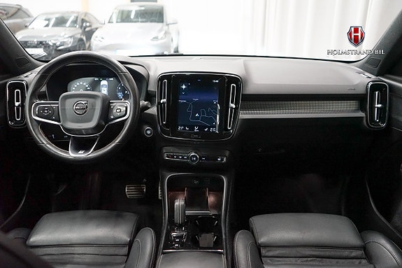 Volvo XC40 13 of 25