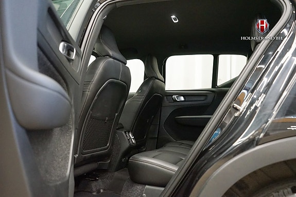 Volvo XC40 11 of 25