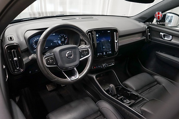 Volvo XC40 8 of 25
