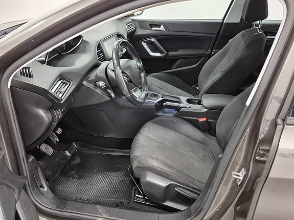 Peugeot 308 2 of 8