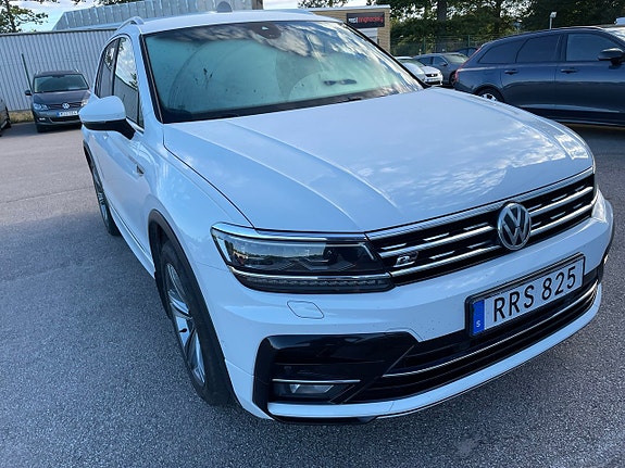 Volkswagen Tiguan 2 of 5