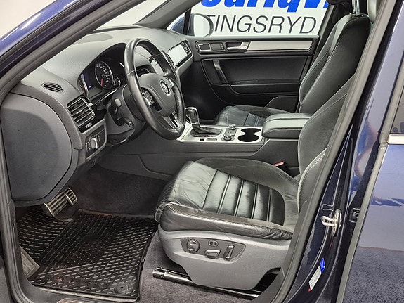 Volkswagen Touareg 2 of 7