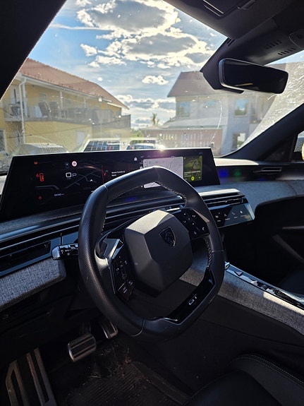 Peugeot 5008 2 of 4