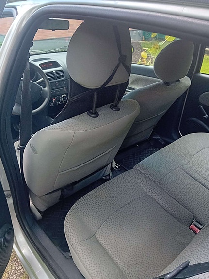 Renault Clio 9 of 11
