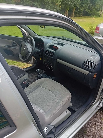 Renault Clio 8 of 11