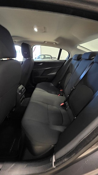 Jaguar XE 14 of 28