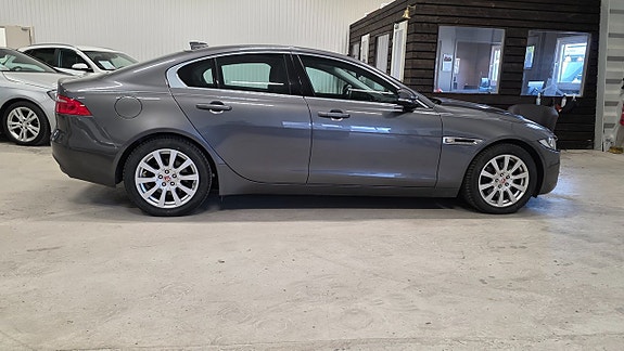 Jaguar XE 5 of 28