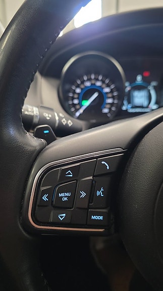 Jaguar XE 26 of 28