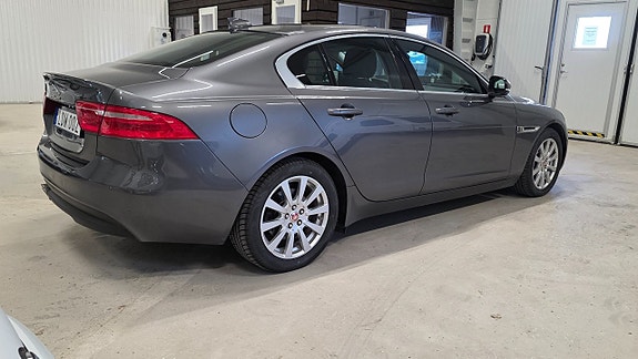 Jaguar XE 4 of 28