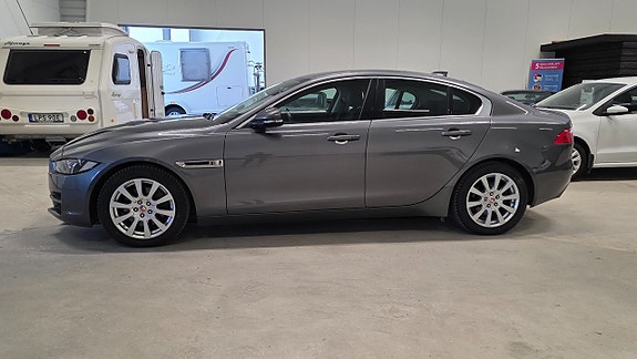 Jaguar XE 2 of 28