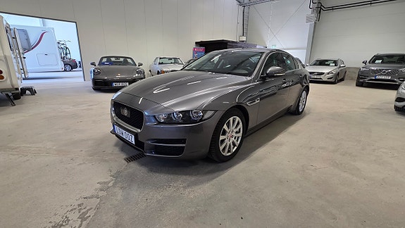 Jaguar XE 9 of 28