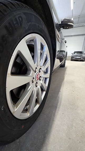 Jaguar XE 10 of 28