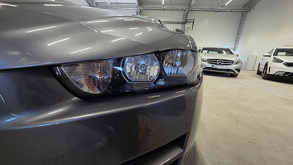 Jaguar XE 11 of 28