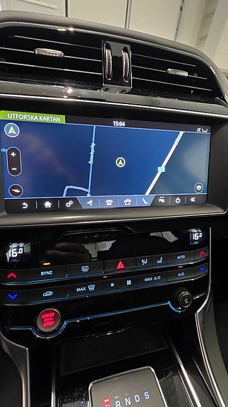Jaguar XE 23 of 28